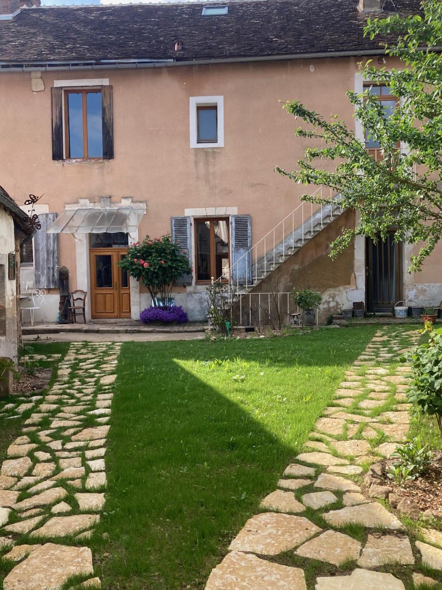 Sur Les Ailes Du Papillon-La Suite Сен-Совёр-ан-Пюизе Экстерьер фото