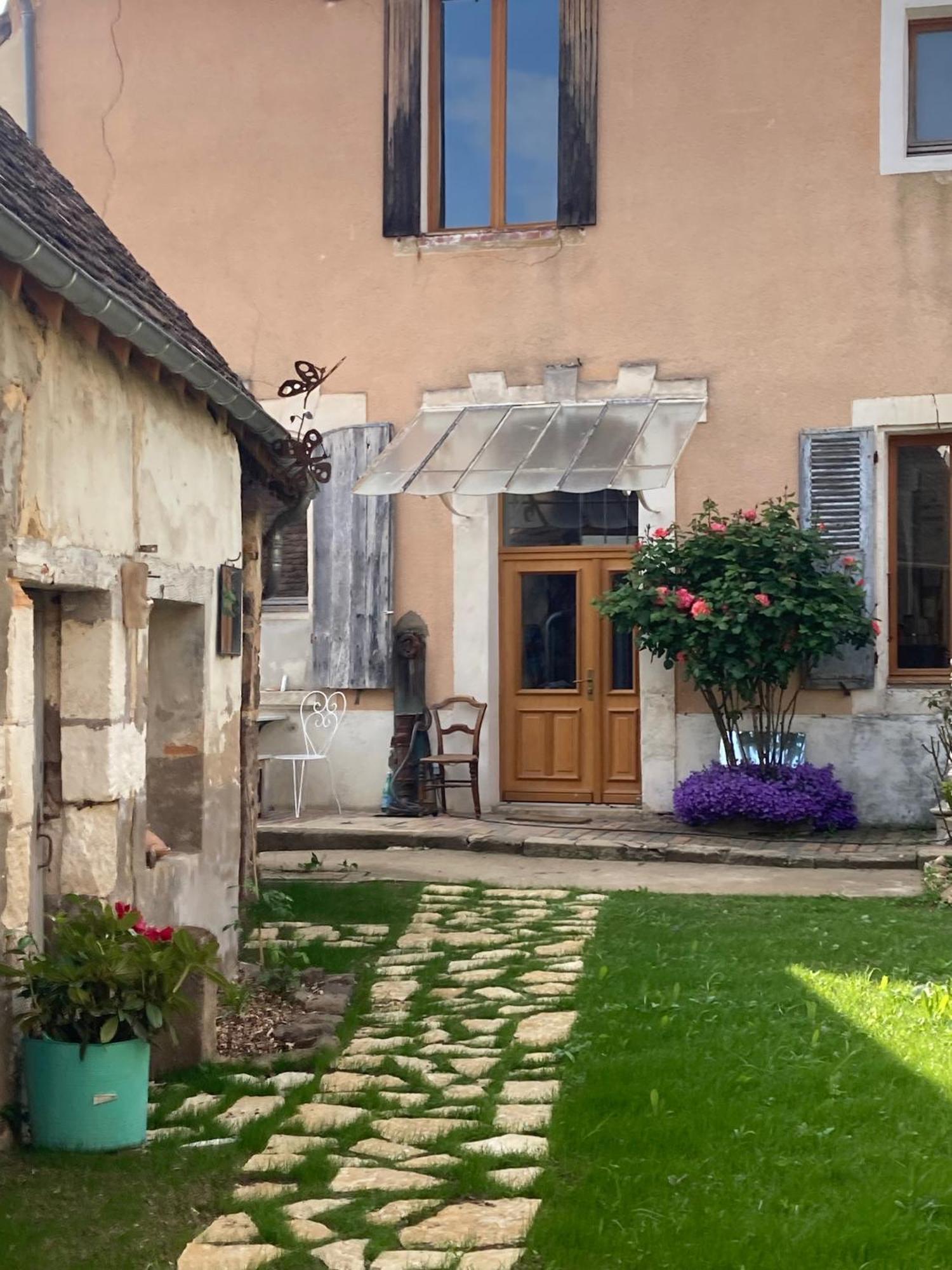 Sur Les Ailes Du Papillon-La Suite Сен-Совёр-ан-Пюизе Экстерьер фото